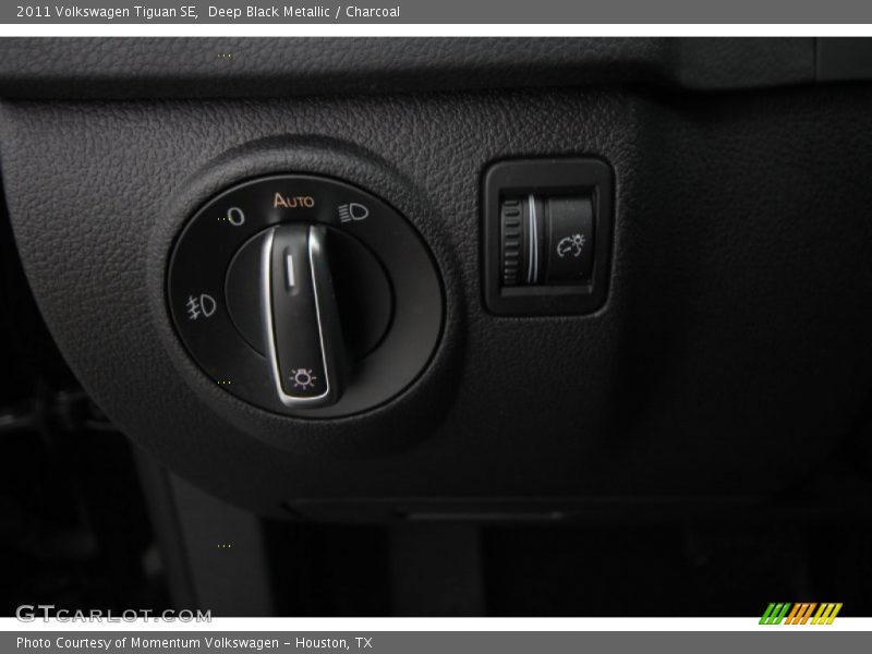 Deep Black Metallic / Charcoal 2011 Volkswagen Tiguan SE