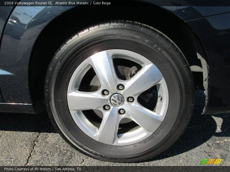 Atlantis Blue Metallic / Gobi Beige 2009 Volkswagen Routan SE