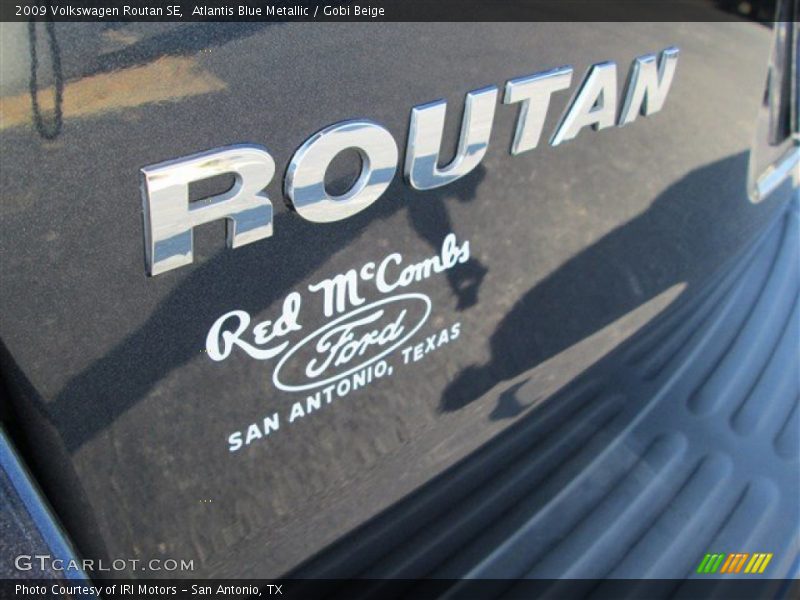Atlantis Blue Metallic / Gobi Beige 2009 Volkswagen Routan SE