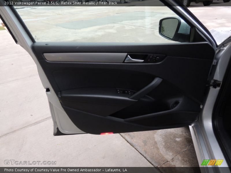 Reflex Silver Metallic / Titan Black 2012 Volkswagen Passat 2.5L S