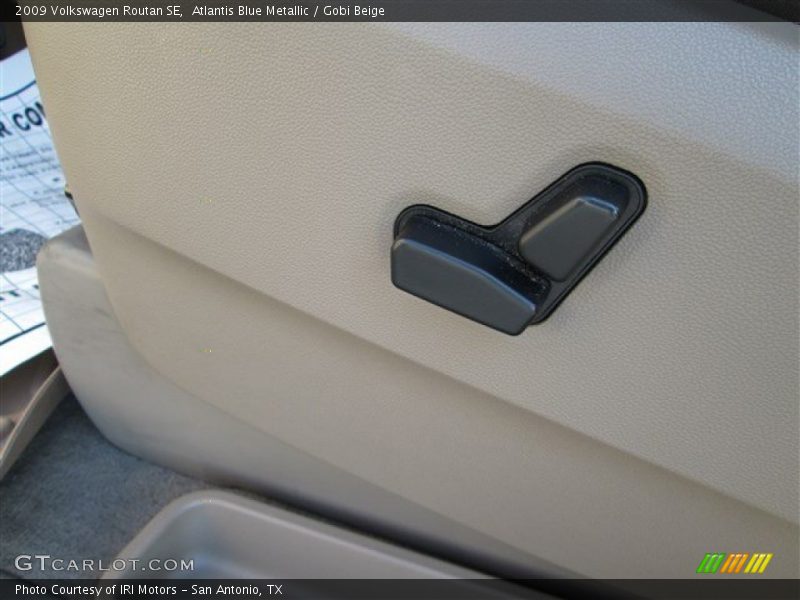 Atlantis Blue Metallic / Gobi Beige 2009 Volkswagen Routan SE