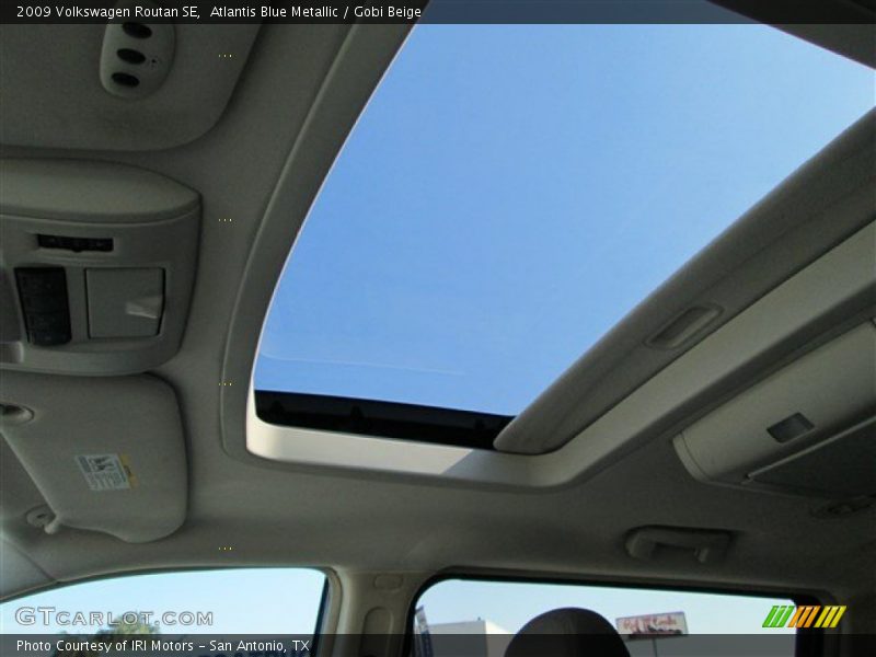 Atlantis Blue Metallic / Gobi Beige 2009 Volkswagen Routan SE