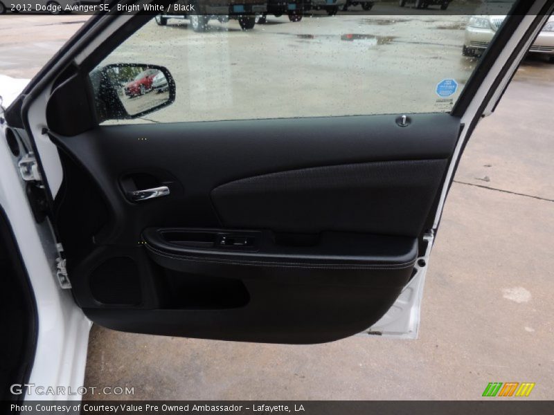 Bright White / Black 2012 Dodge Avenger SE