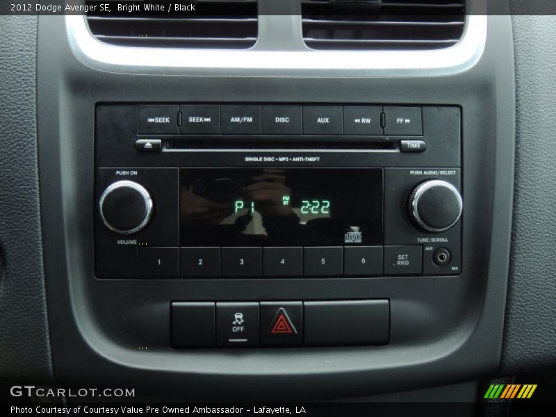 Bright White / Black 2012 Dodge Avenger SE