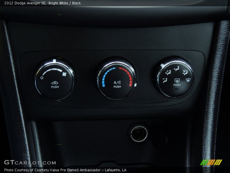 Bright White / Black 2012 Dodge Avenger SE