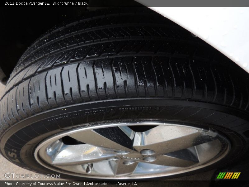 Bright White / Black 2012 Dodge Avenger SE