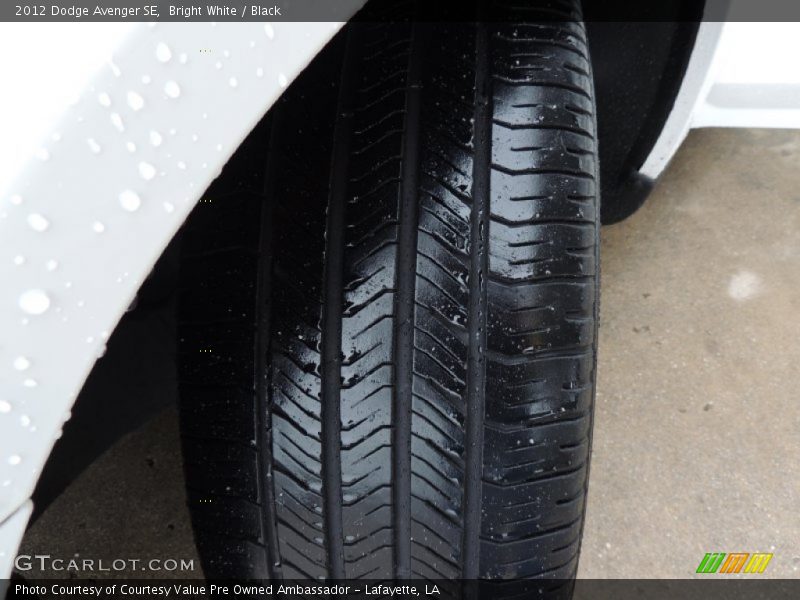 Bright White / Black 2012 Dodge Avenger SE