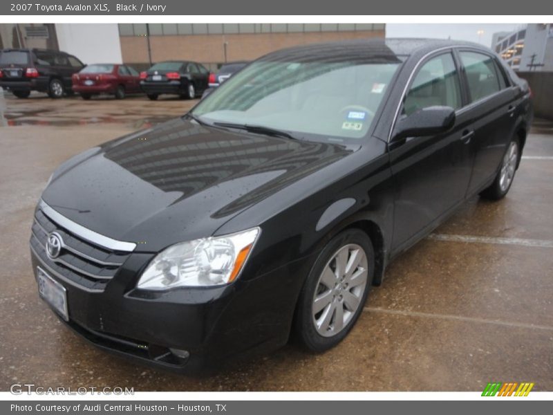 Black / Ivory 2007 Toyota Avalon XLS