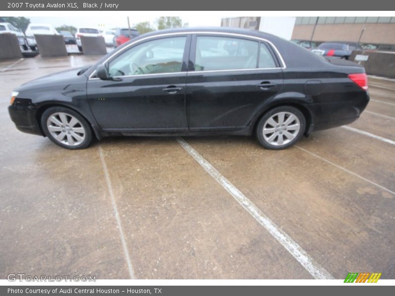 Black / Ivory 2007 Toyota Avalon XLS