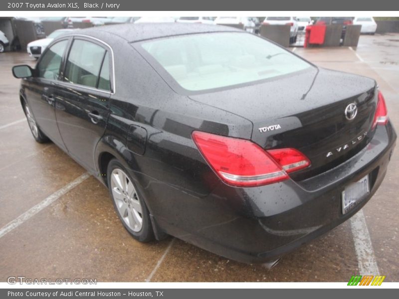 Black / Ivory 2007 Toyota Avalon XLS