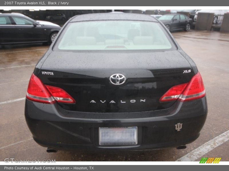 Black / Ivory 2007 Toyota Avalon XLS