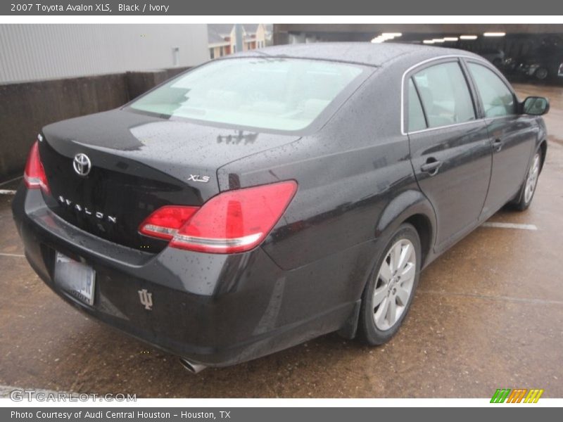 Black / Ivory 2007 Toyota Avalon XLS