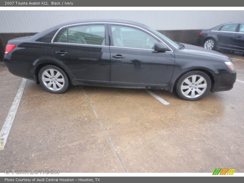 Black / Ivory 2007 Toyota Avalon XLS