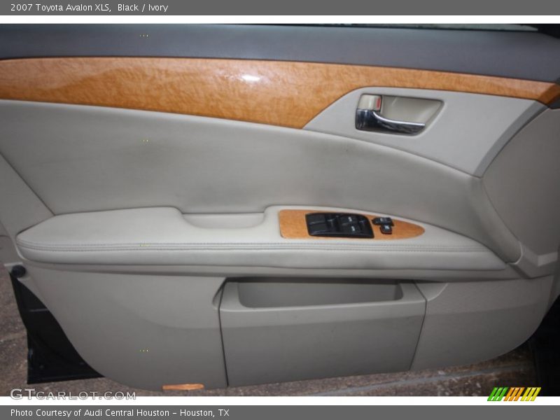 Black / Ivory 2007 Toyota Avalon XLS