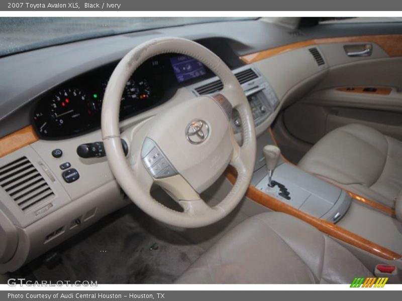 Black / Ivory 2007 Toyota Avalon XLS