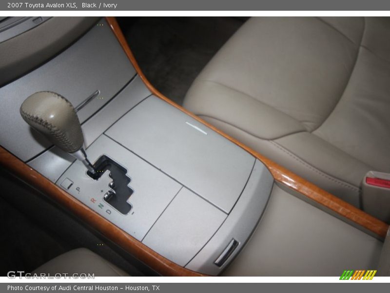 Black / Ivory 2007 Toyota Avalon XLS