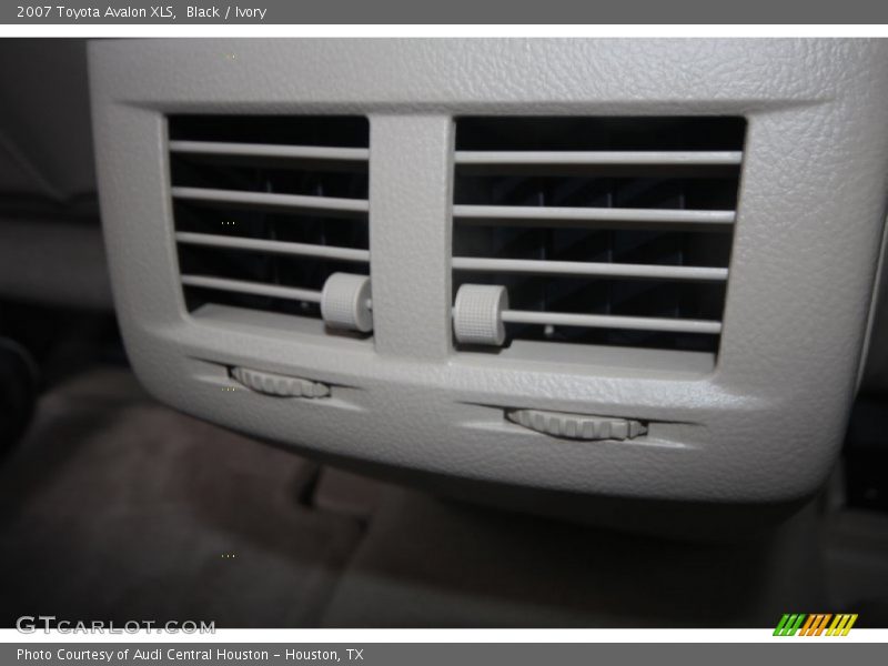 Black / Ivory 2007 Toyota Avalon XLS