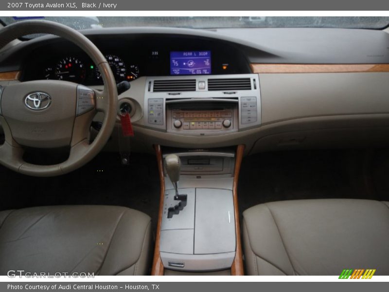 Black / Ivory 2007 Toyota Avalon XLS