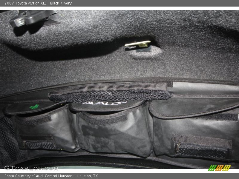 Black / Ivory 2007 Toyota Avalon XLS