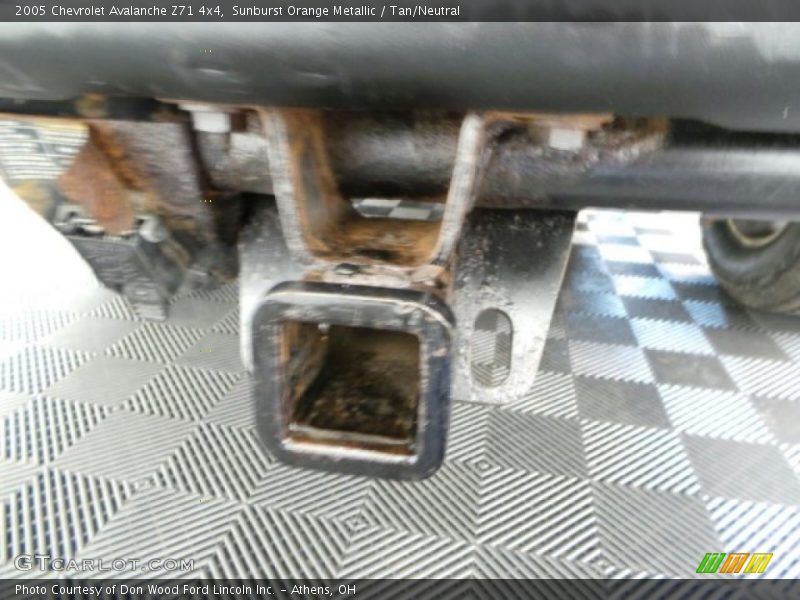 Sunburst Orange Metallic / Tan/Neutral 2005 Chevrolet Avalanche Z71 4x4