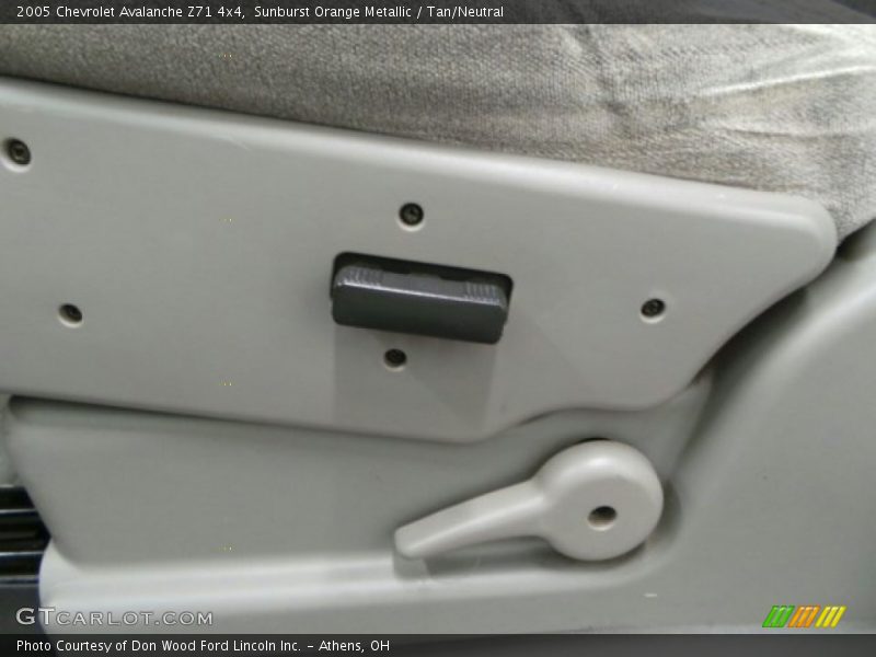 Sunburst Orange Metallic / Tan/Neutral 2005 Chevrolet Avalanche Z71 4x4