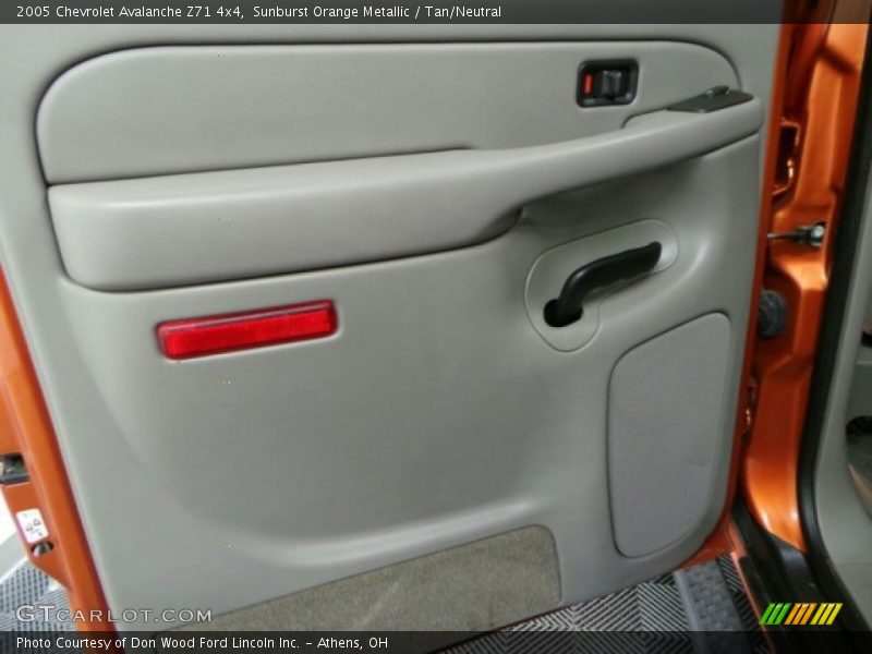 Sunburst Orange Metallic / Tan/Neutral 2005 Chevrolet Avalanche Z71 4x4