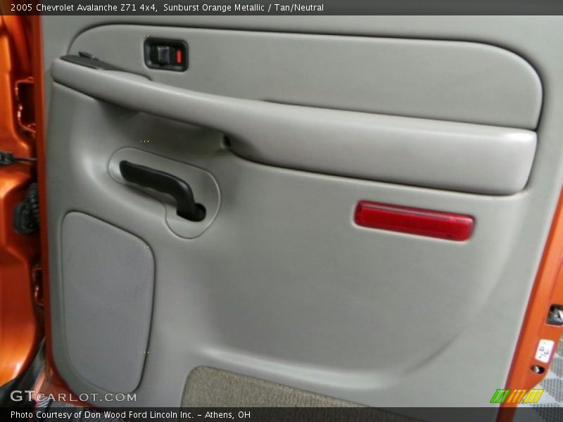 Sunburst Orange Metallic / Tan/Neutral 2005 Chevrolet Avalanche Z71 4x4