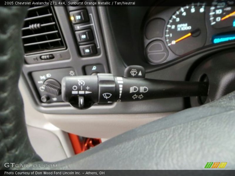 Sunburst Orange Metallic / Tan/Neutral 2005 Chevrolet Avalanche Z71 4x4