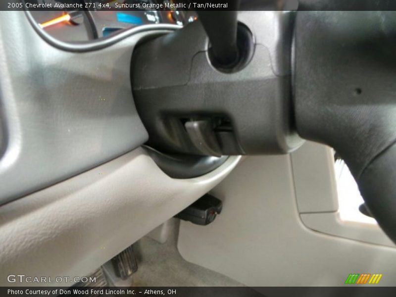 Sunburst Orange Metallic / Tan/Neutral 2005 Chevrolet Avalanche Z71 4x4