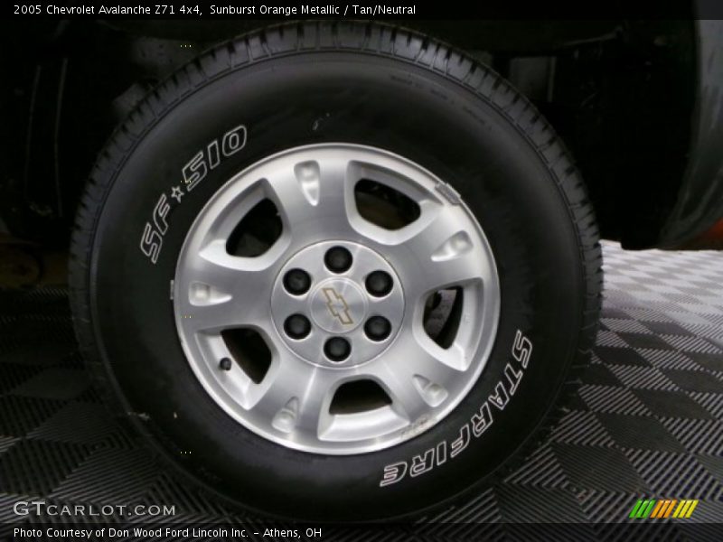 Sunburst Orange Metallic / Tan/Neutral 2005 Chevrolet Avalanche Z71 4x4