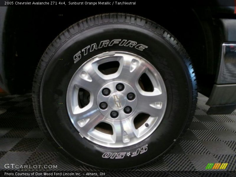 Sunburst Orange Metallic / Tan/Neutral 2005 Chevrolet Avalanche Z71 4x4