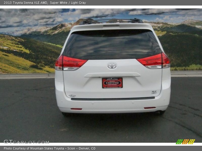 Super White / Light Gray 2013 Toyota Sienna XLE AWD