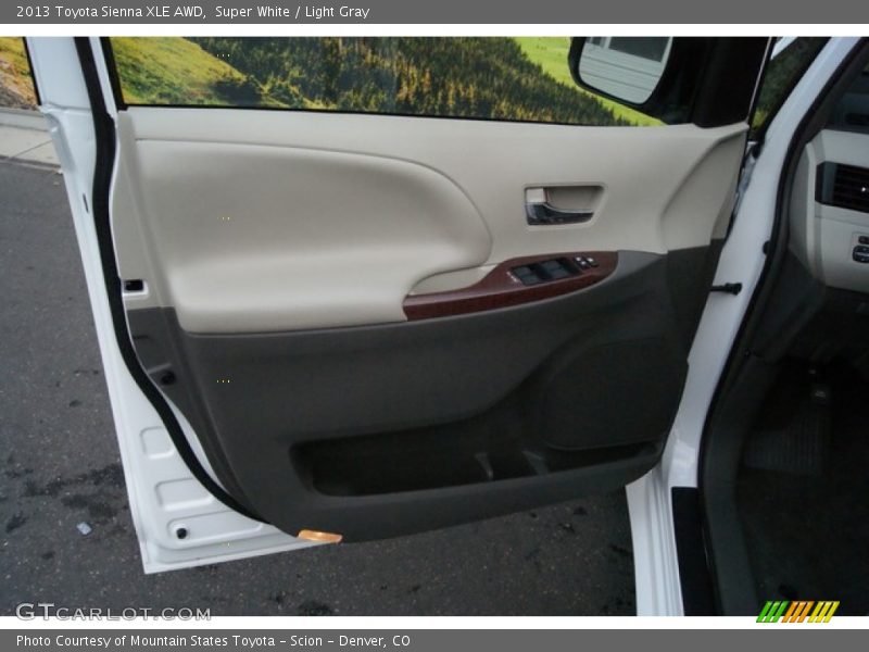 Super White / Light Gray 2013 Toyota Sienna XLE AWD