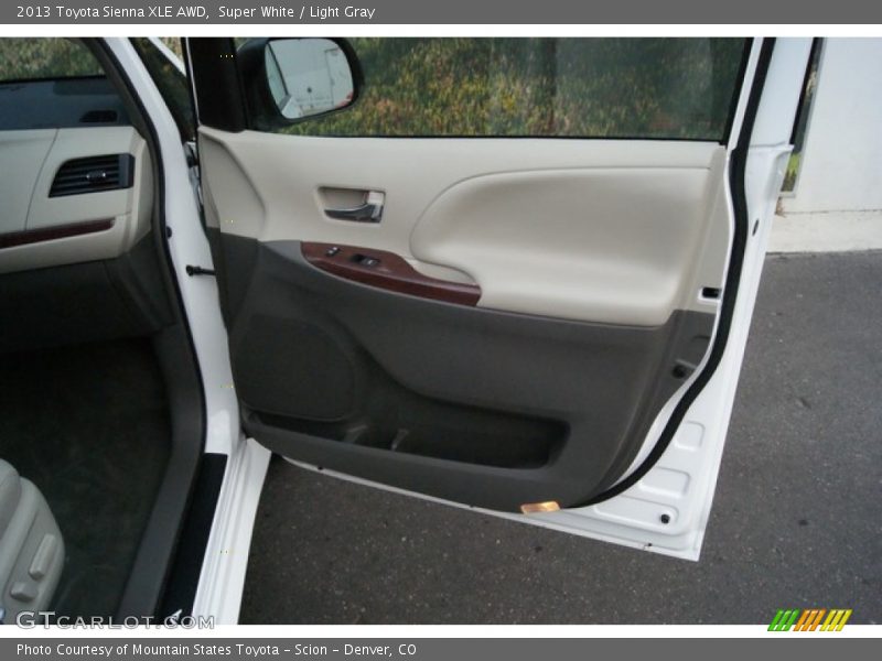 Super White / Light Gray 2013 Toyota Sienna XLE AWD