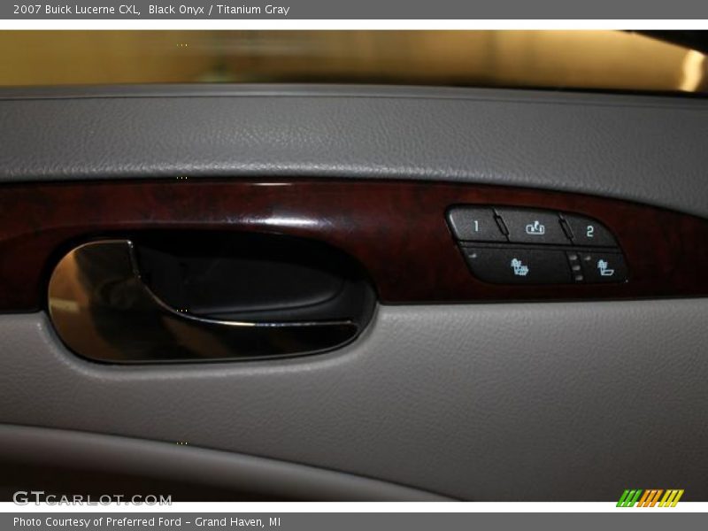 Black Onyx / Titanium Gray 2007 Buick Lucerne CXL