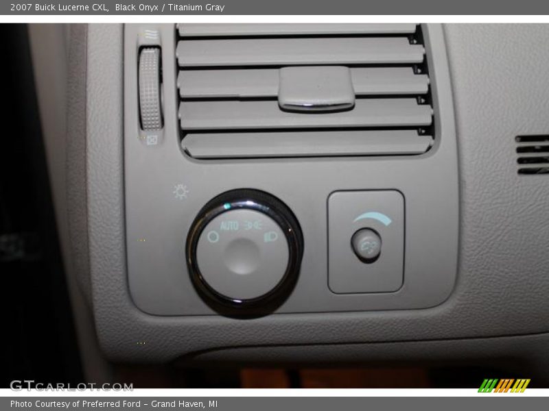 Black Onyx / Titanium Gray 2007 Buick Lucerne CXL