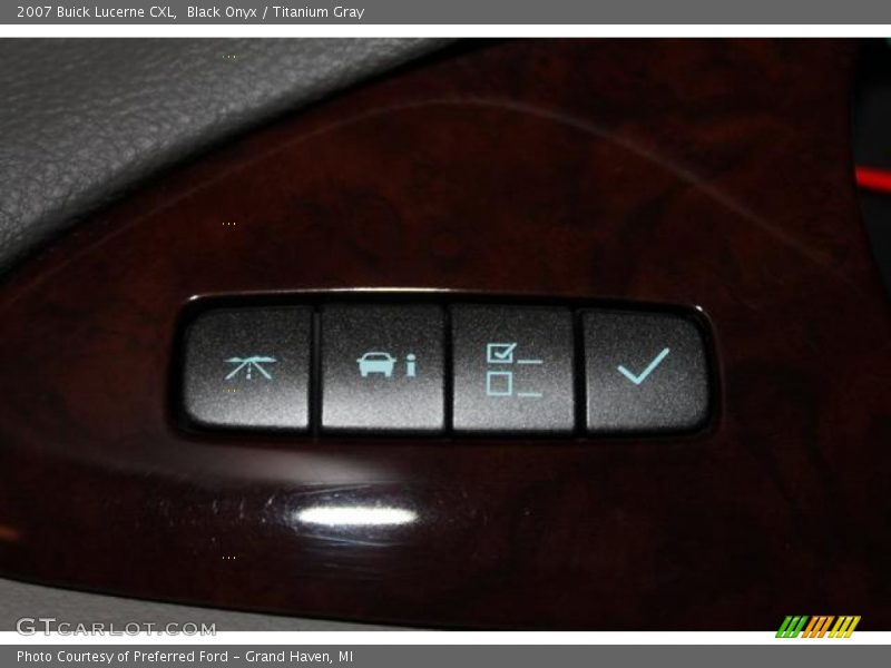 Black Onyx / Titanium Gray 2007 Buick Lucerne CXL