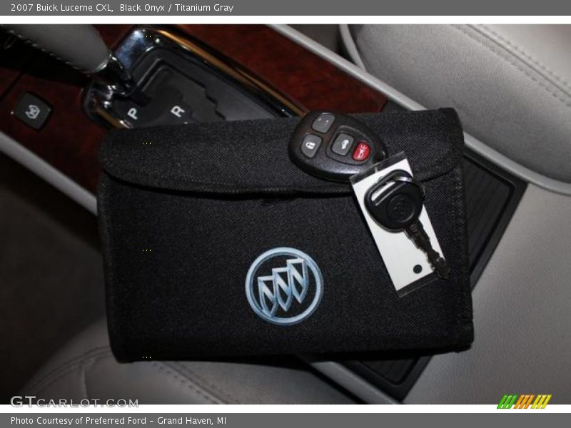 Black Onyx / Titanium Gray 2007 Buick Lucerne CXL