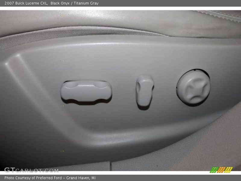 Black Onyx / Titanium Gray 2007 Buick Lucerne CXL