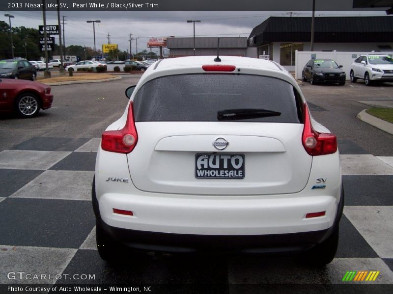 Pearl White / Black/Silver Trim 2013 Nissan Juke SV