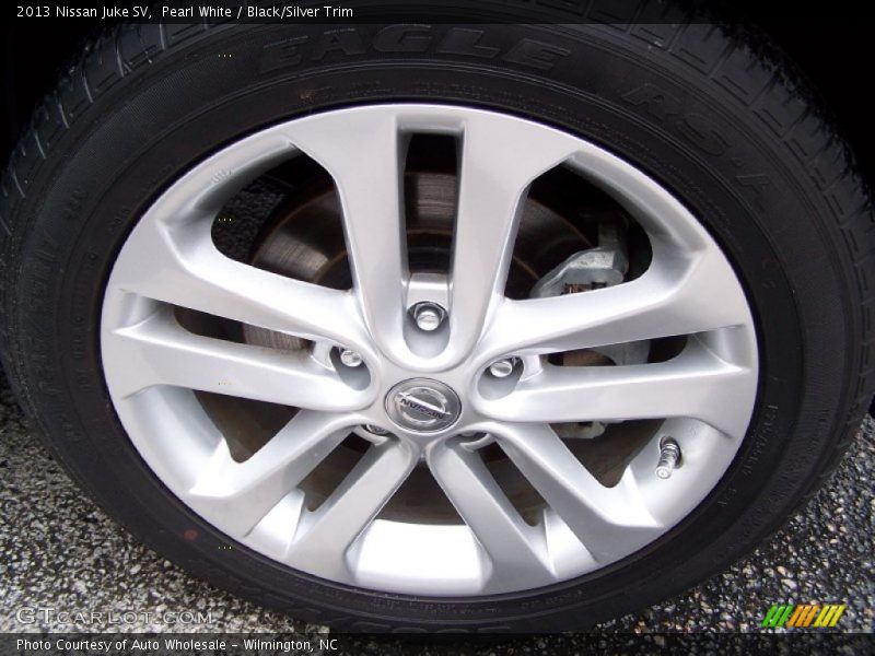 Pearl White / Black/Silver Trim 2013 Nissan Juke SV