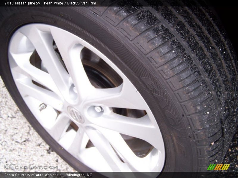 Pearl White / Black/Silver Trim 2013 Nissan Juke SV