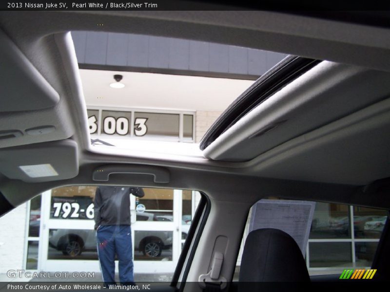 Pearl White / Black/Silver Trim 2013 Nissan Juke SV