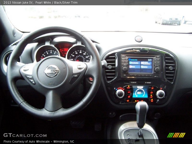 Pearl White / Black/Silver Trim 2013 Nissan Juke SV