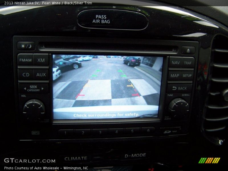 Pearl White / Black/Silver Trim 2013 Nissan Juke SV