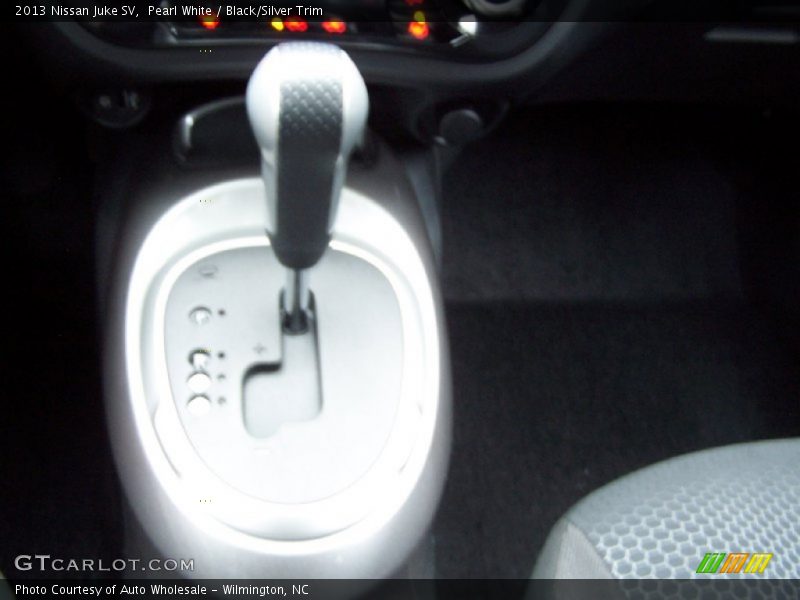 Pearl White / Black/Silver Trim 2013 Nissan Juke SV