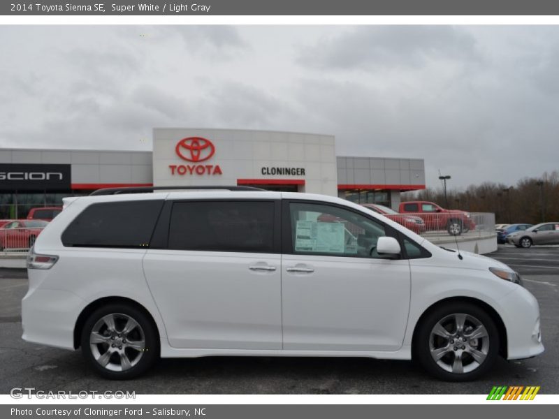 Super White / Light Gray 2014 Toyota Sienna SE