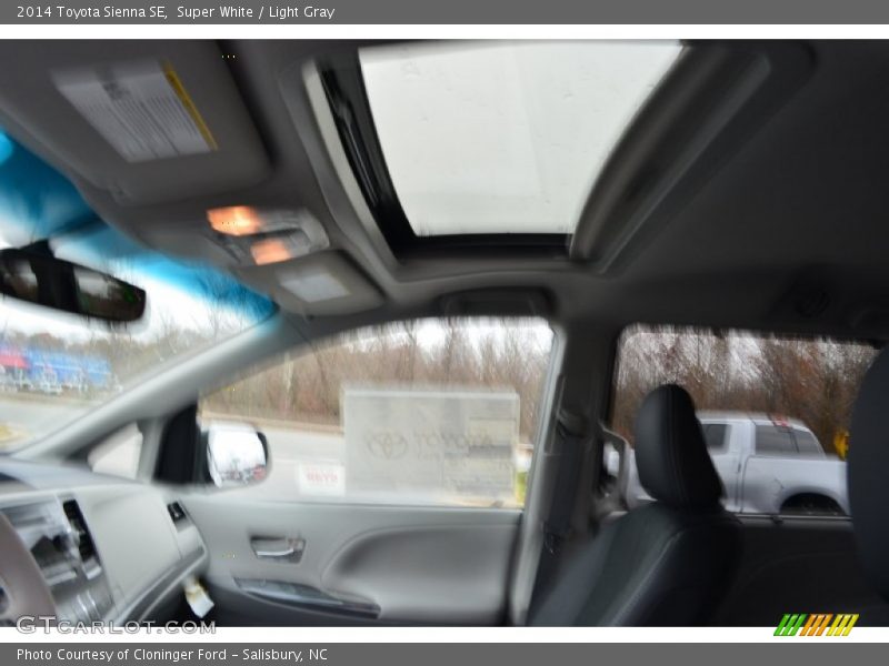 Super White / Light Gray 2014 Toyota Sienna SE