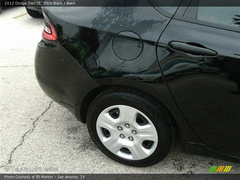 Pitch Black / Black 2013 Dodge Dart SE