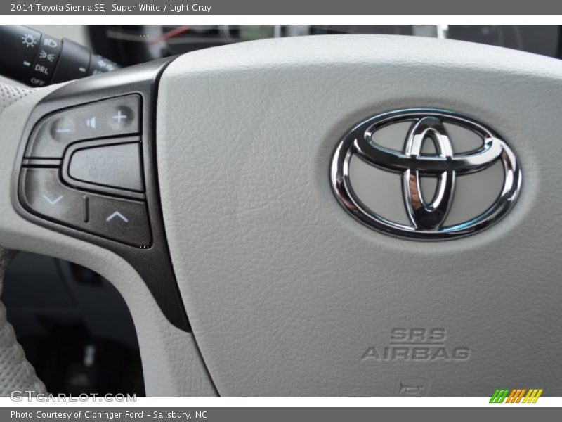 Super White / Light Gray 2014 Toyota Sienna SE
